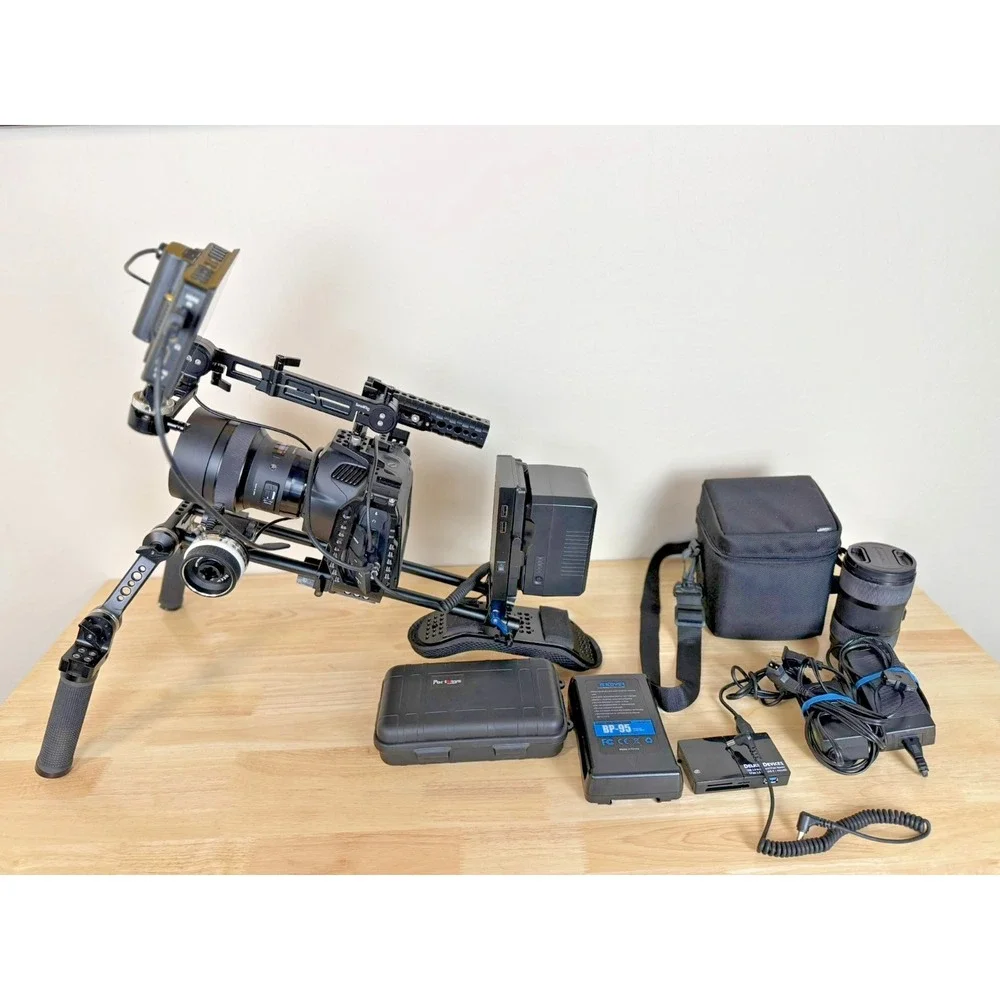 Blackmagic Pocket Cinema Camera 6K Pro Bundle Sigma 18-35 14mm Tilta Rig Vmount